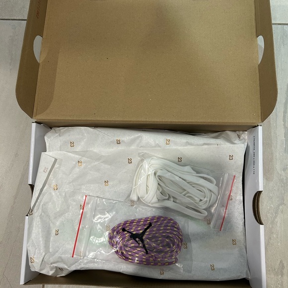 Wmns Jordan 1 Mid SE ‘Multi-Color’ - Picture 3 of 7